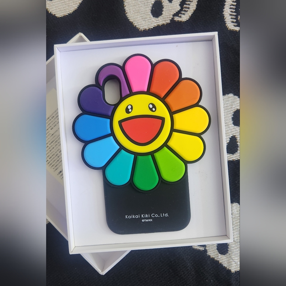 Kaii Rainbow Smiley Flower Silicone Phone Case - Multicolor